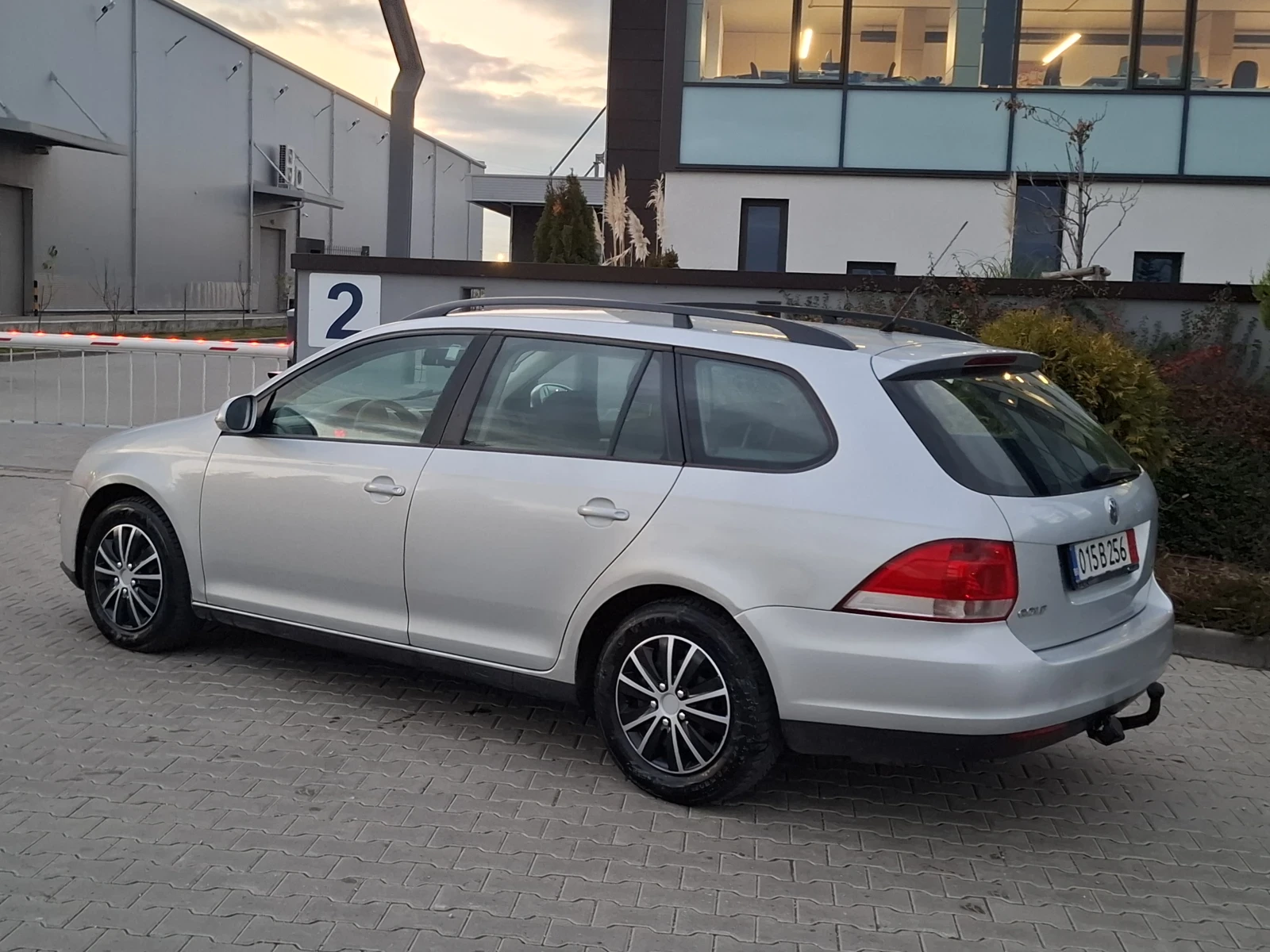 VW Golf 1.9TDI* (105кс)* КЛИМАТРОНИК* * * НОВ ВНОС* *  - изображение 4