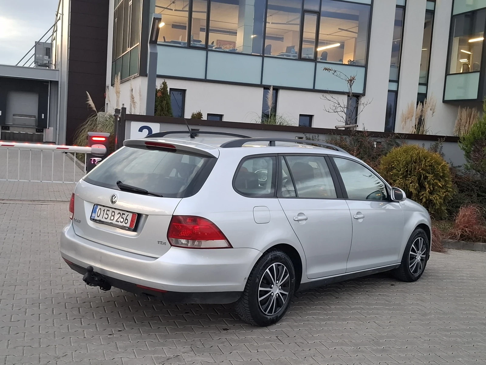 VW Golf 1.9TDI* (105кс)* КЛИМАТРОНИК* * * НОВ ВНОС* *  - изображение 9