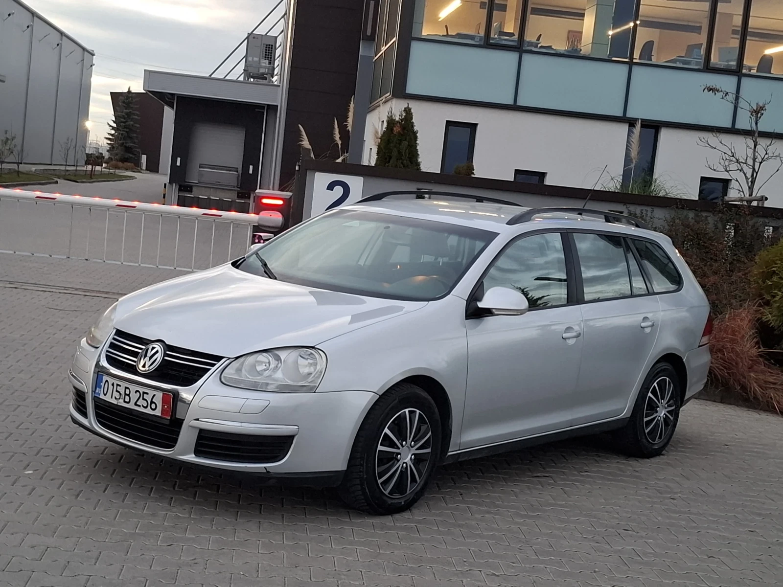 VW Golf 1.9TDI* (105кс)* КЛИМАТРОНИК* * * НОВ ВНОС* *  - изображение 3