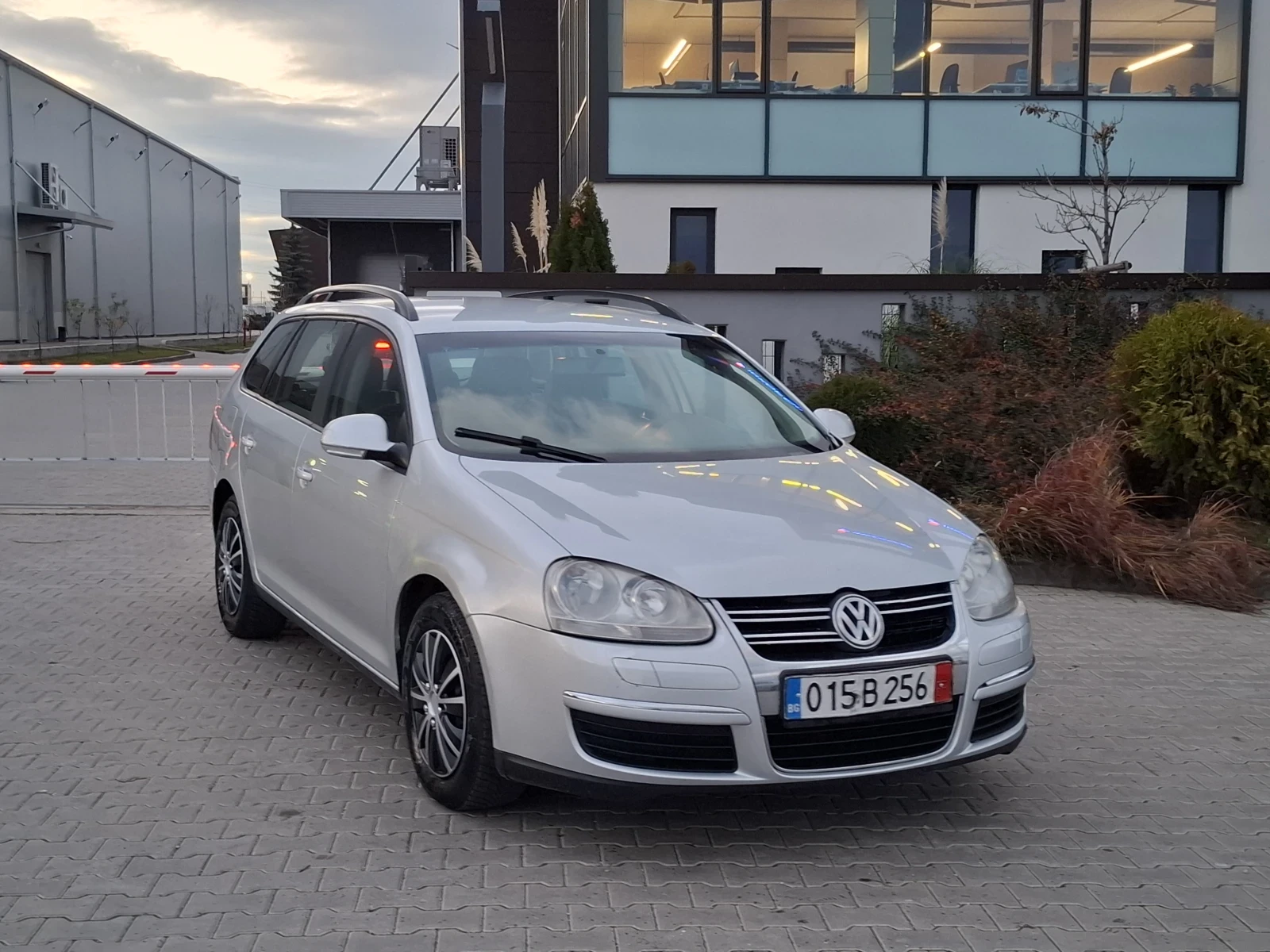 VW Golf 1.9TDI* (105кс)* КЛИМАТРОНИК* * * НОВ ВНОС* *  - изображение 7