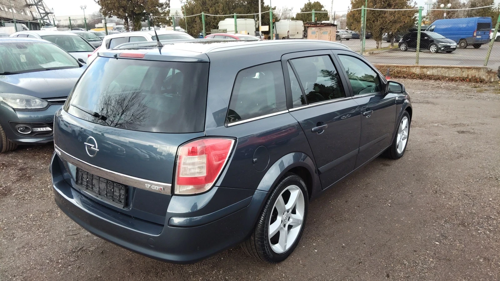 Opel Astra 1, 7cdti COSMO - изображение 4
