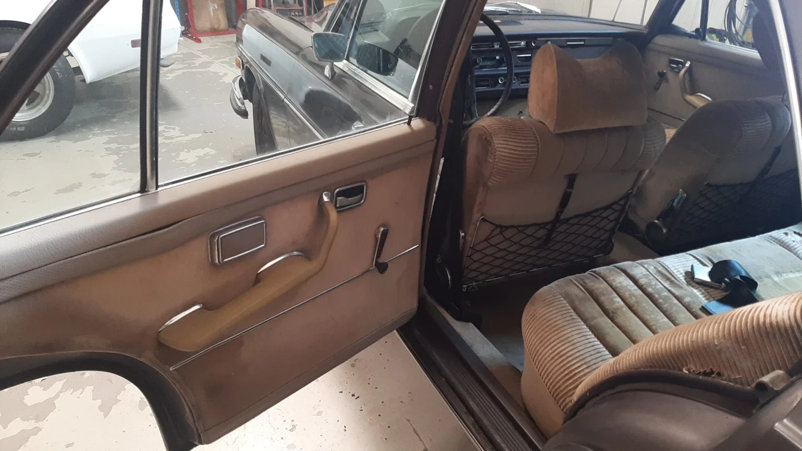 Mercedes-Benz 280 W 108 280 SEL 3.5 V 8 , снимка 17 - Автомобили и джипове - 54581988