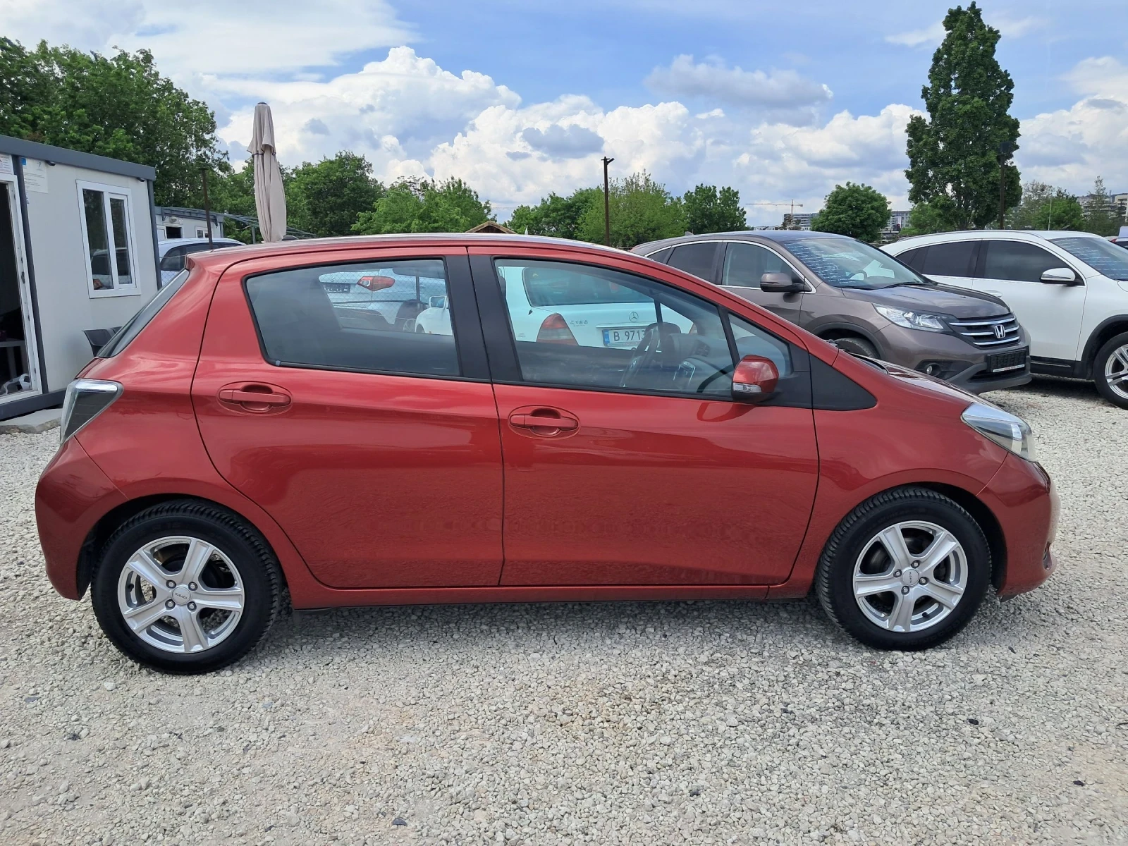 Toyota Yaris 1.3 Face Lift, снимка 7 - Автомобили и джипове - 54678095