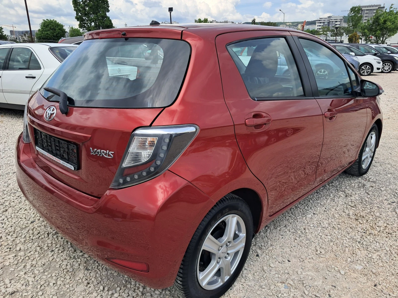 Toyota Yaris 1.3 Face Lift, снимка 4 - Автомобили и джипове - 54678095