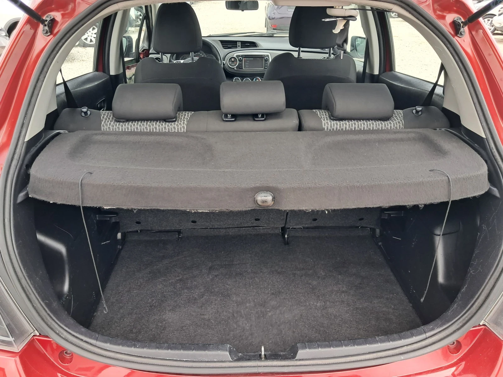 Toyota Yaris 1.3 Face Lift, снимка 14 - Автомобили и джипове - 54678095