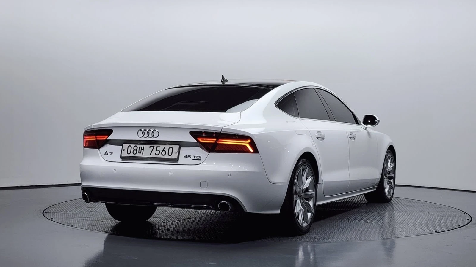 Audi A7 3.0L V6 / CARFAX, снимка 3 - Автомобили и джипове - 54744575