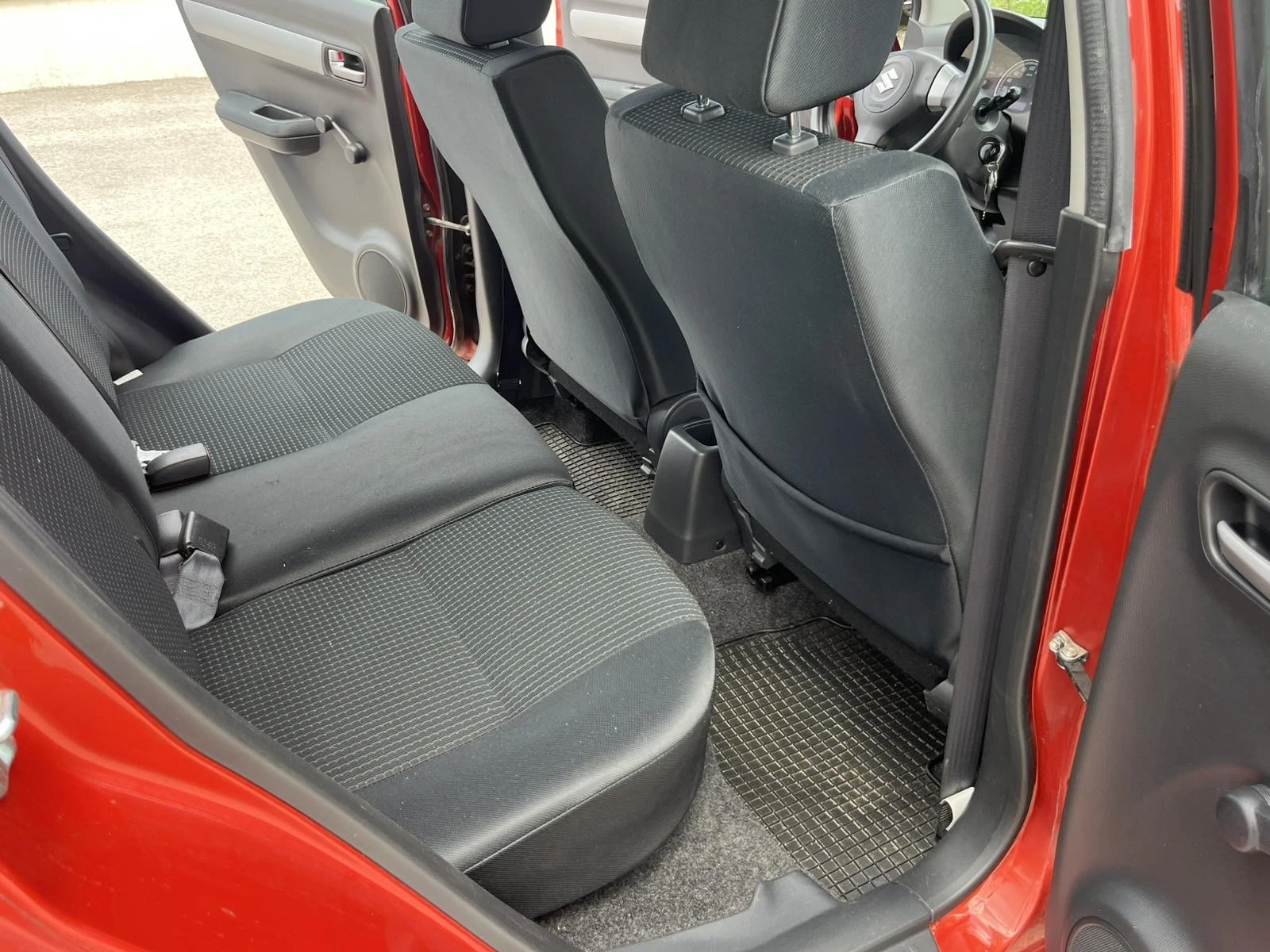 Suzuki Swift 1.3I 92кс КЛИМАТИК EURO 4 , снимка 10 - Автомобили и джипове - 54794513