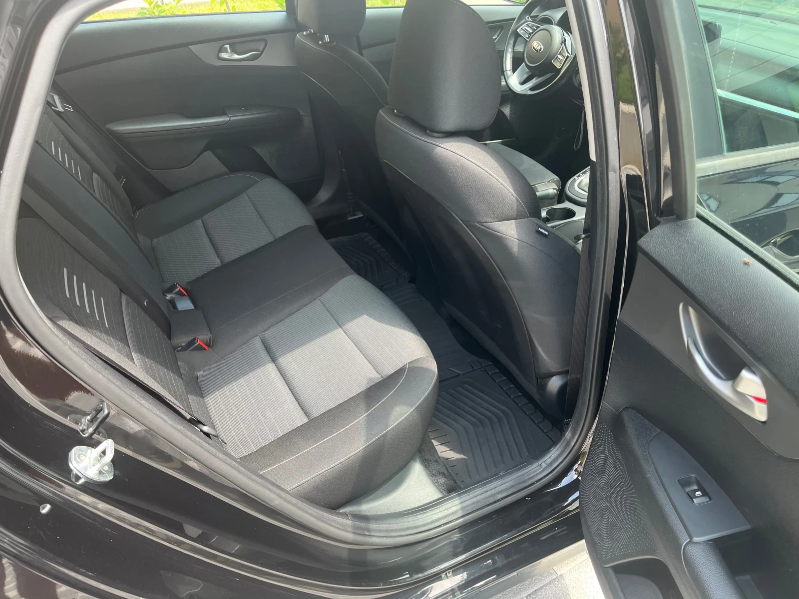 Kia Forte, снимка 15 - Автомобили и джипове - 55380937