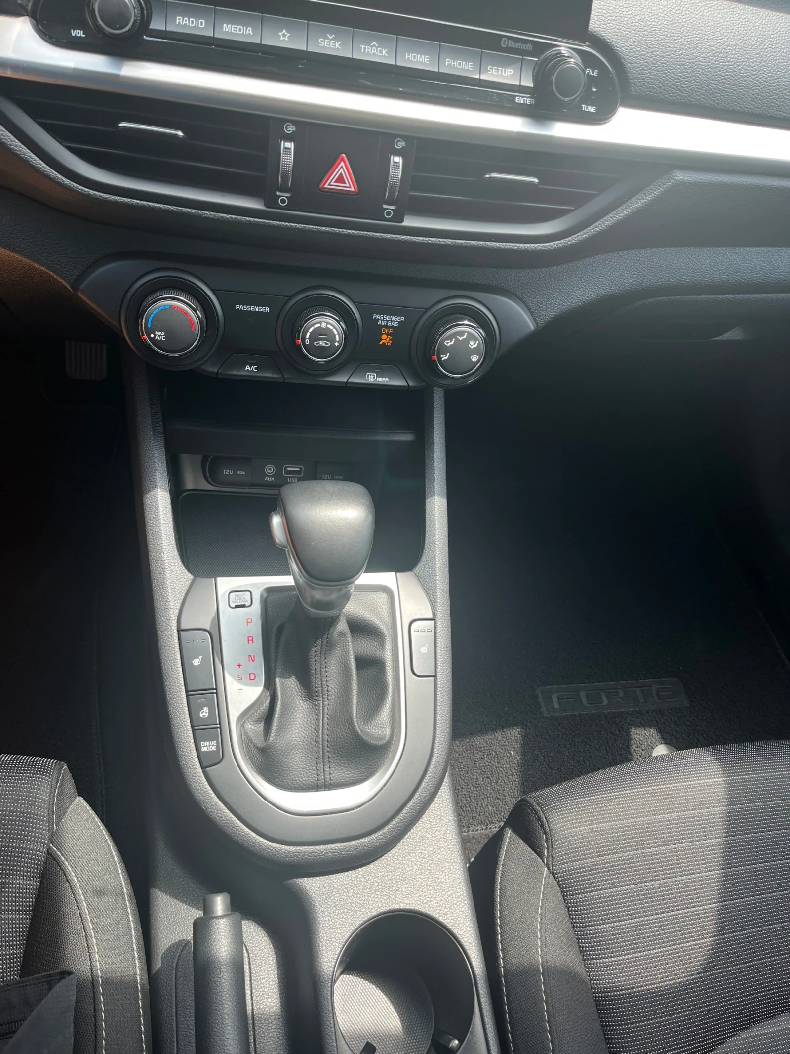 Kia Forte, снимка 12 - Автомобили и джипове - 55380937