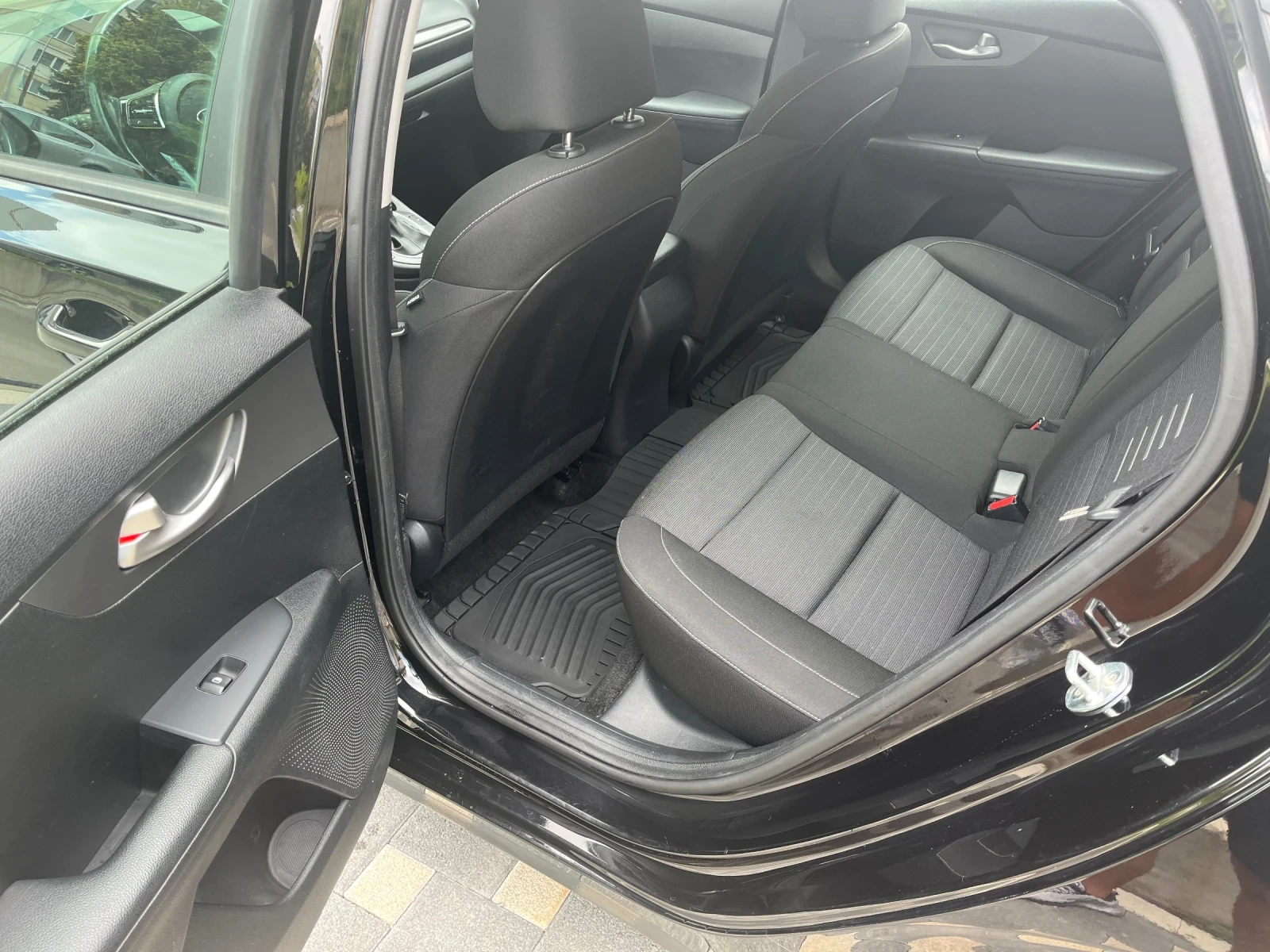 Kia Forte, снимка 14 - Автомобили и джипове - 55380937