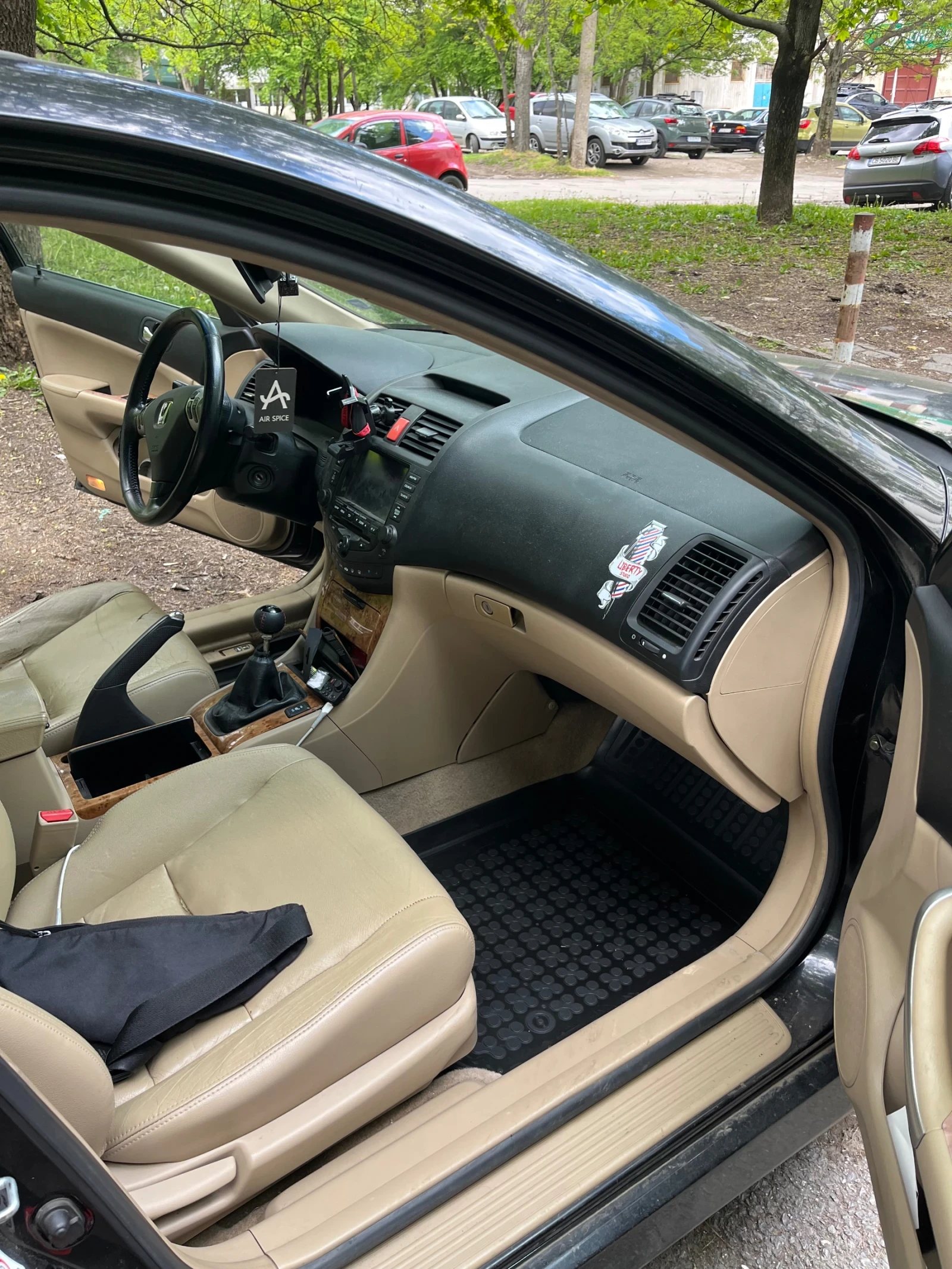 Honda Accord 2.2 i-CTDi Executive, снимка 3 - Автомобили и джипове - 55890150