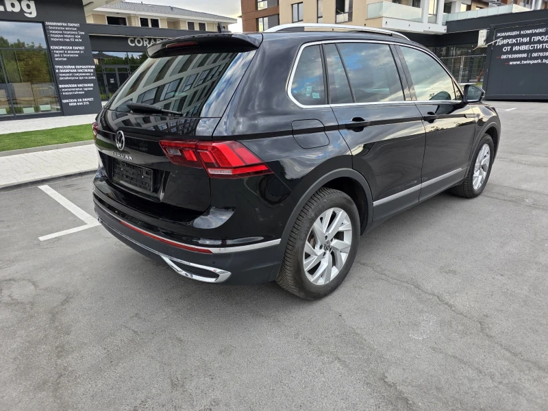 VW Tiguan Facelift* Elegance* Distronik* Обслужен, снимка 3 - Автомобили и джипове - 52200802