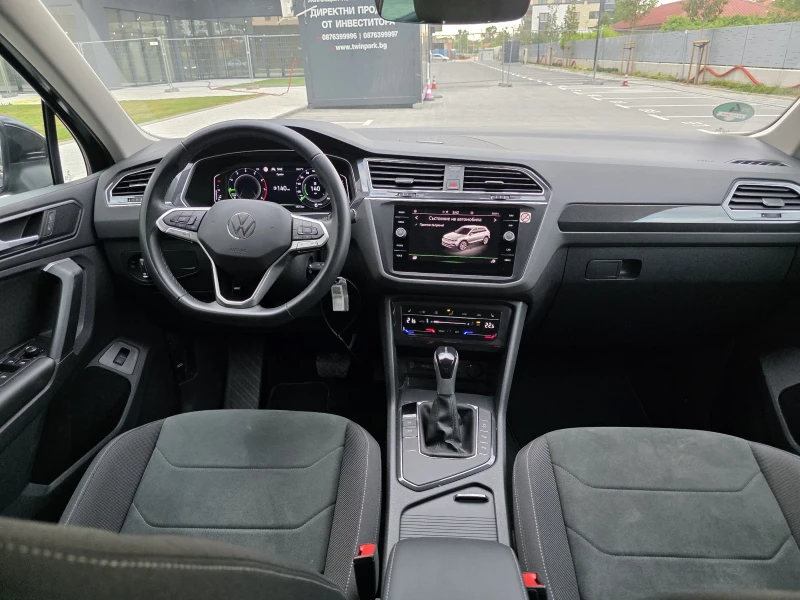 VW Tiguan Facelift* Elegance* Distronik* Обслужен, снимка 10 - Автомобили и джипове - 52200802