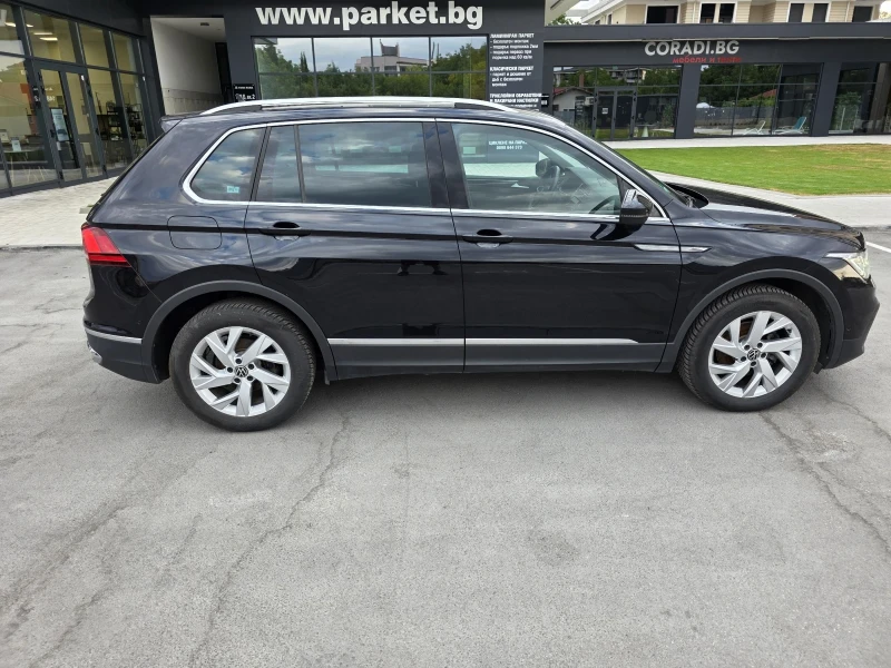 VW Tiguan Facelift* Elegance* Distronik* Обслужен, снимка 2 - Автомобили и джипове - 52200802