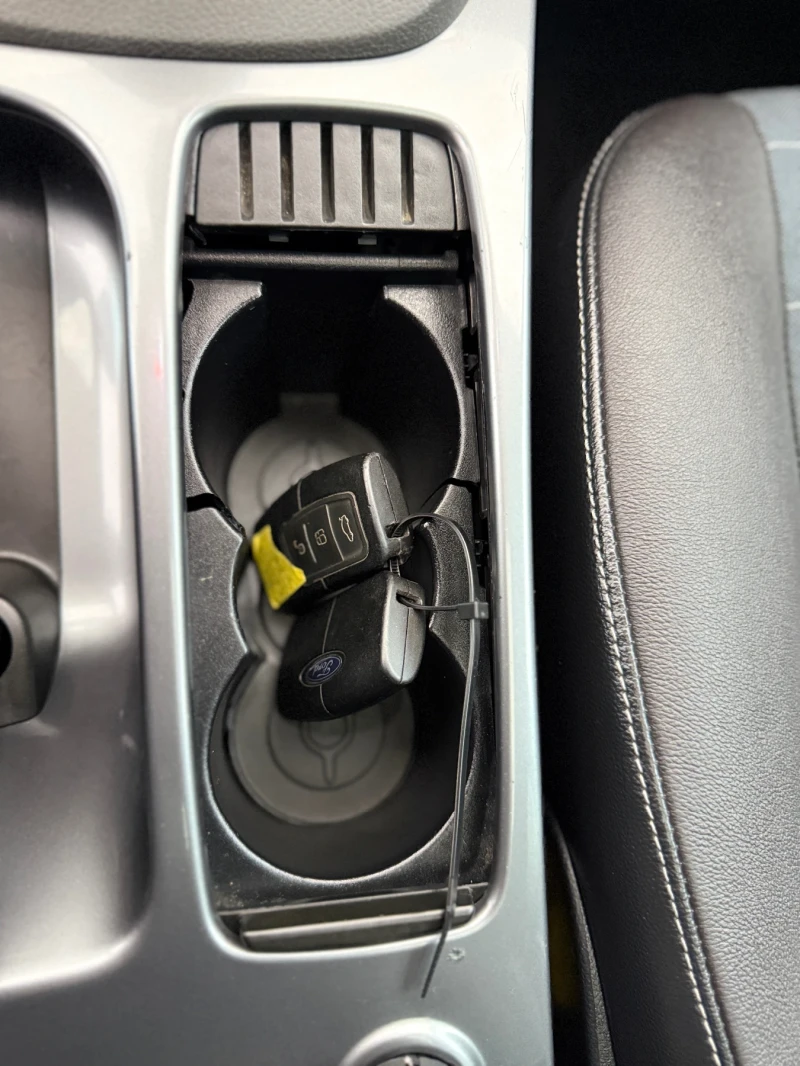 Ford Kuga 2.0HDI-136kc, снимка 15 - Автомобили и джипове - 52331303