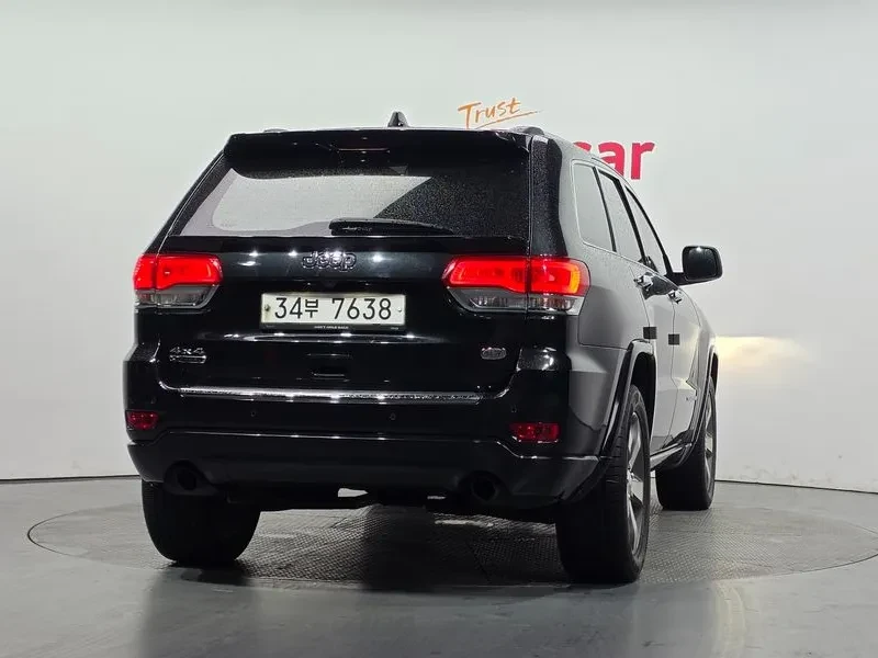 Jeep Grand cherokee 3.0 DIESEL OVERLAND WK2, снимка 4 - Автомобили и джипове - 55298757