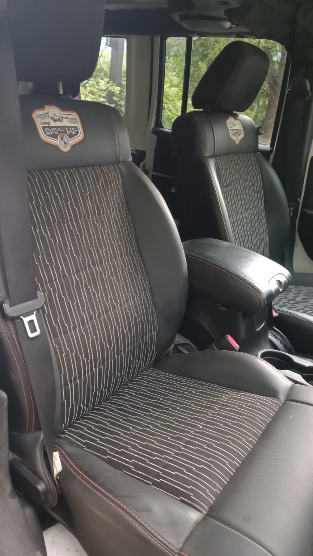 Jeep Wrangler 2.8crd Arctic Edition  - изображение 8