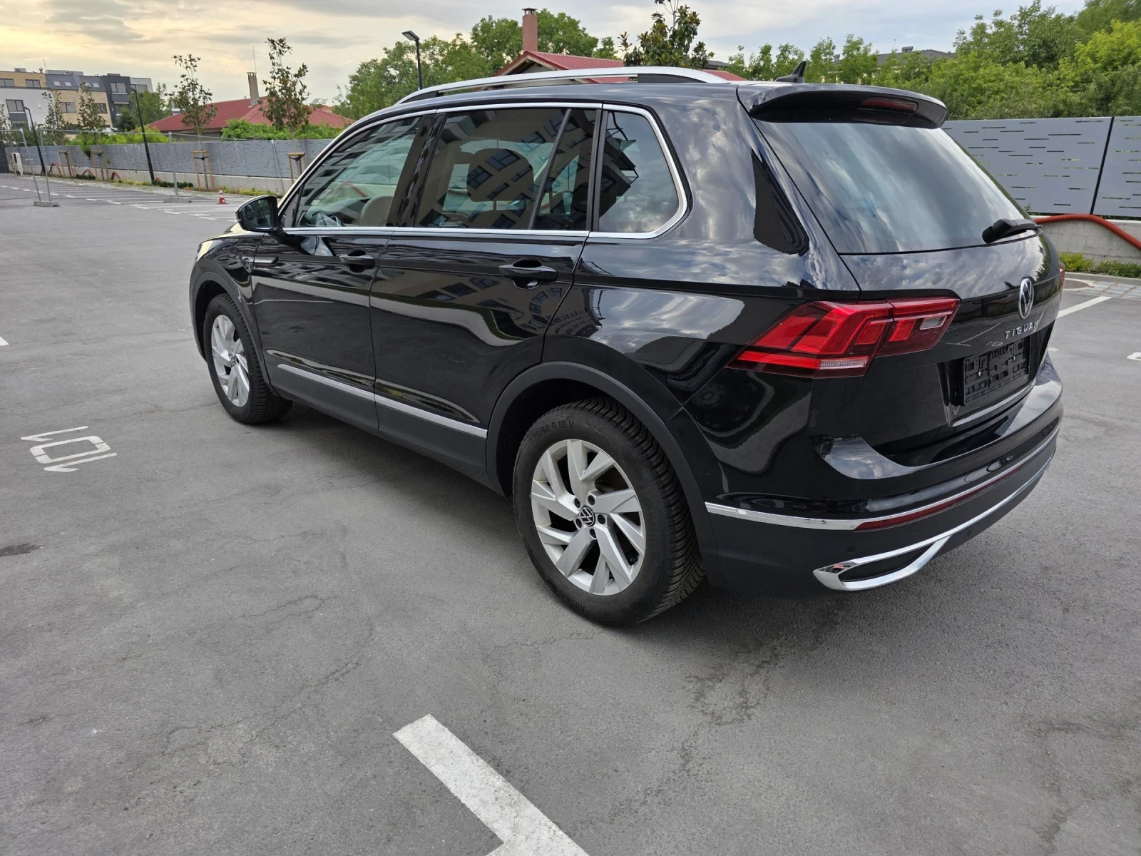 VW Tiguan Facelift* Elegance* Distronik* Обслужен - изображение 4