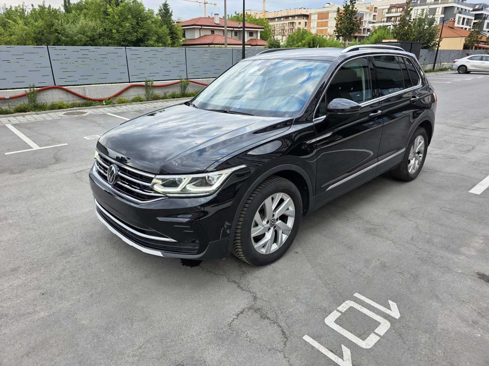 VW Tiguan Facelift* Elegance* Distronik* Обслужен - изображение 6