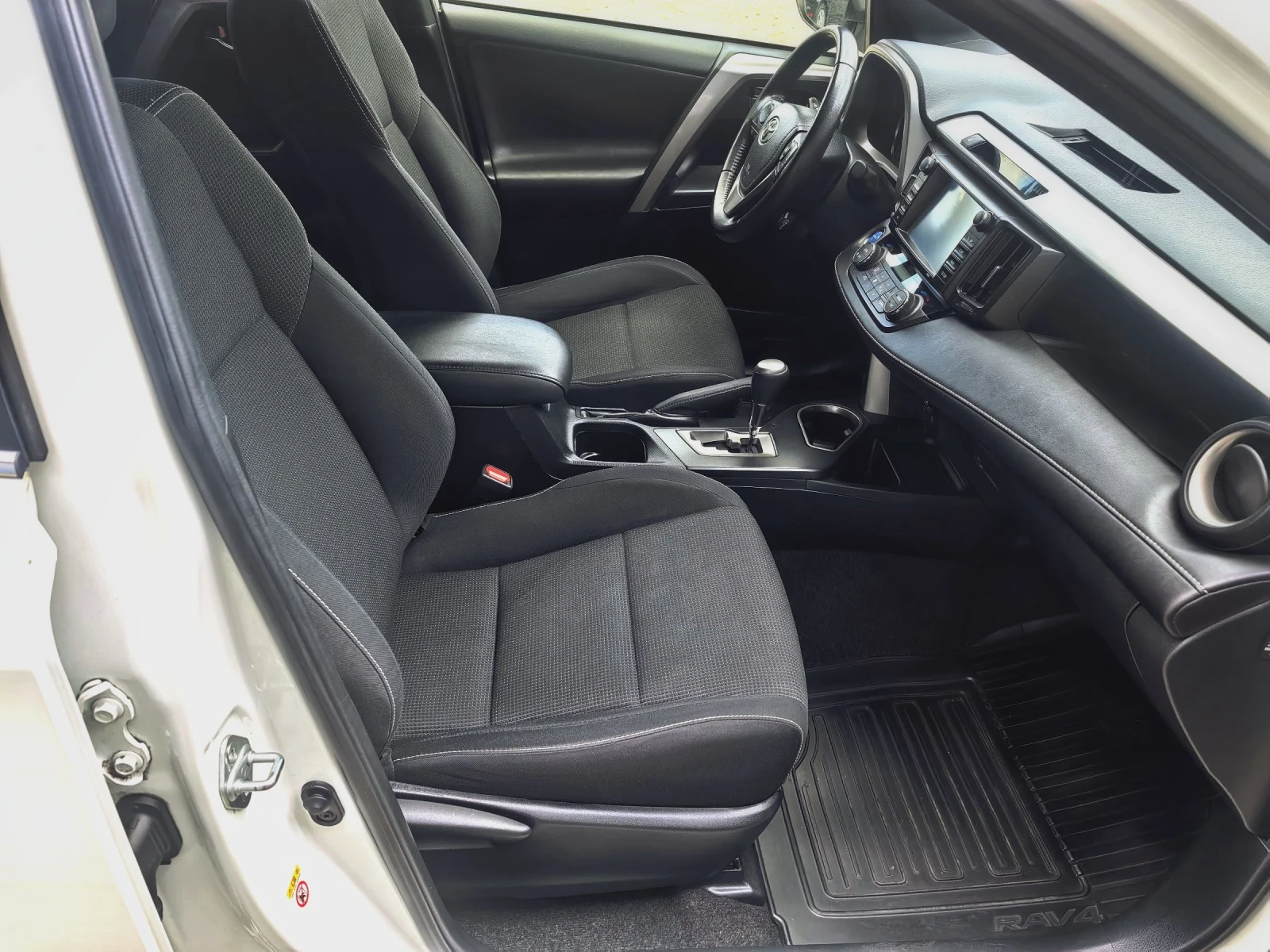 Toyota Rav4 С-Историята 2, 5 Hybrid Active  - изображение 9