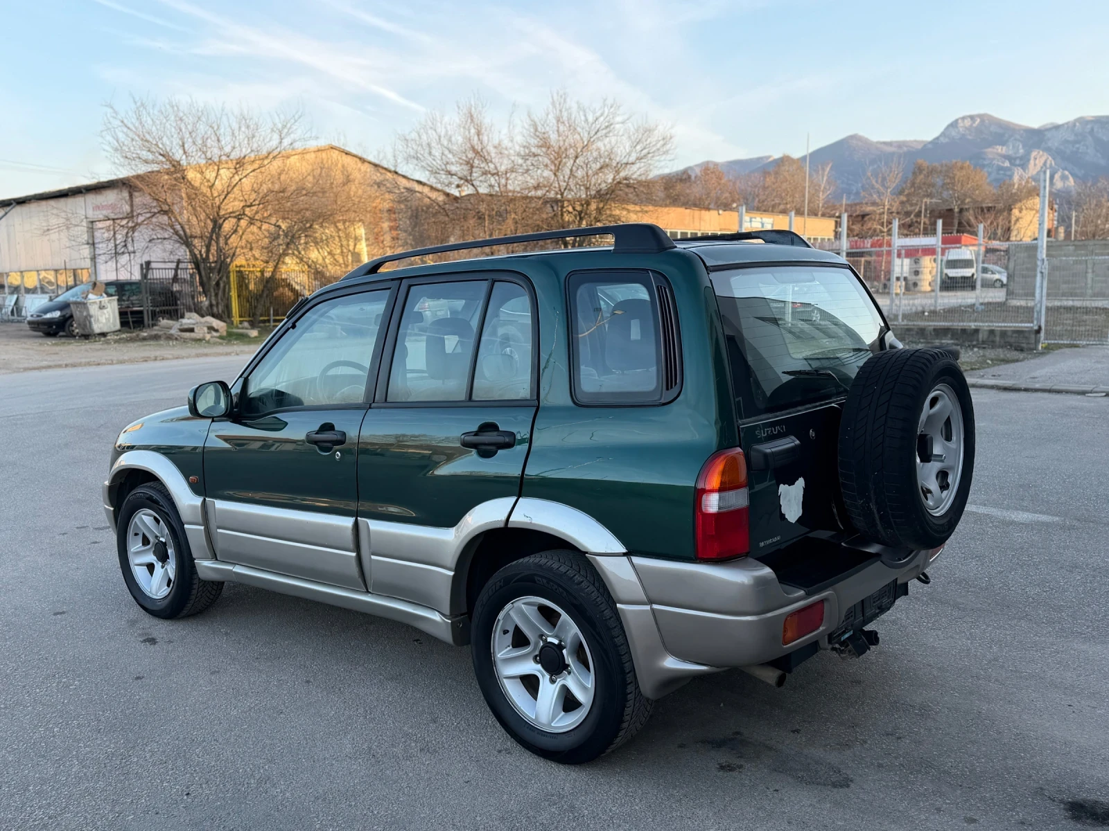 Suzuki Grand vitara 2.0HDI 4x4 CLIMA, снимка 3 - Автомобили и джипове - 53877346