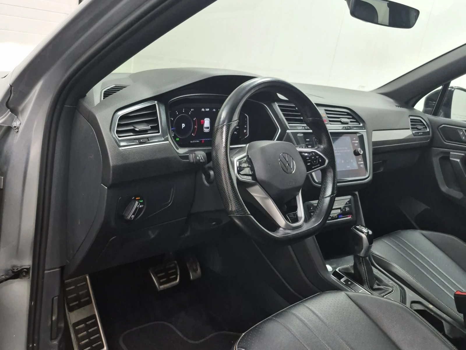 VW Tiguan COMFORTLINE R-LINE BLACK EDITION * ЦЕНА ДО БГ * , снимка 6 - Автомобили и джипове - 54417698