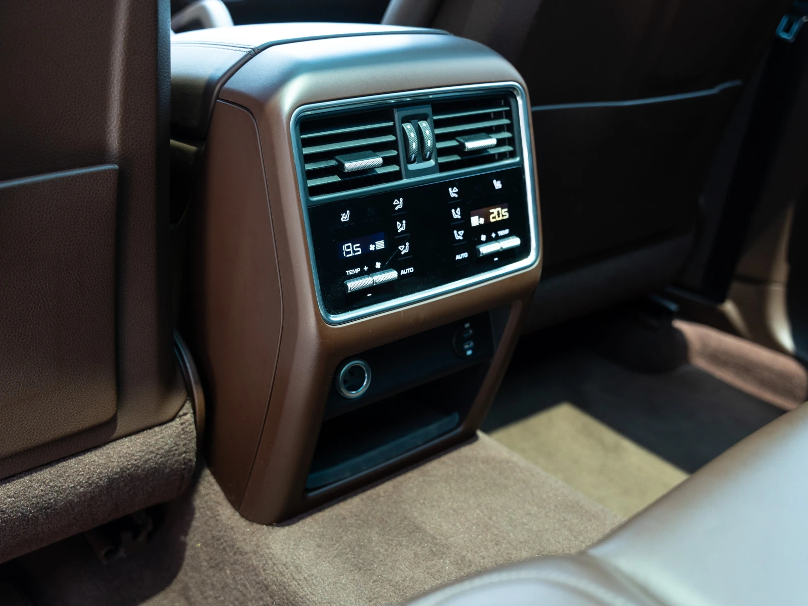 Porsche Cayenne E-Hybrid, снимка 14 - Автомобили и джипове - 54848853
