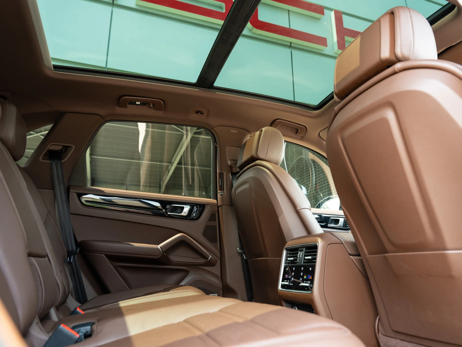 Porsche Cayenne E-Hybrid, снимка 15 - Автомобили и джипове - 54848853