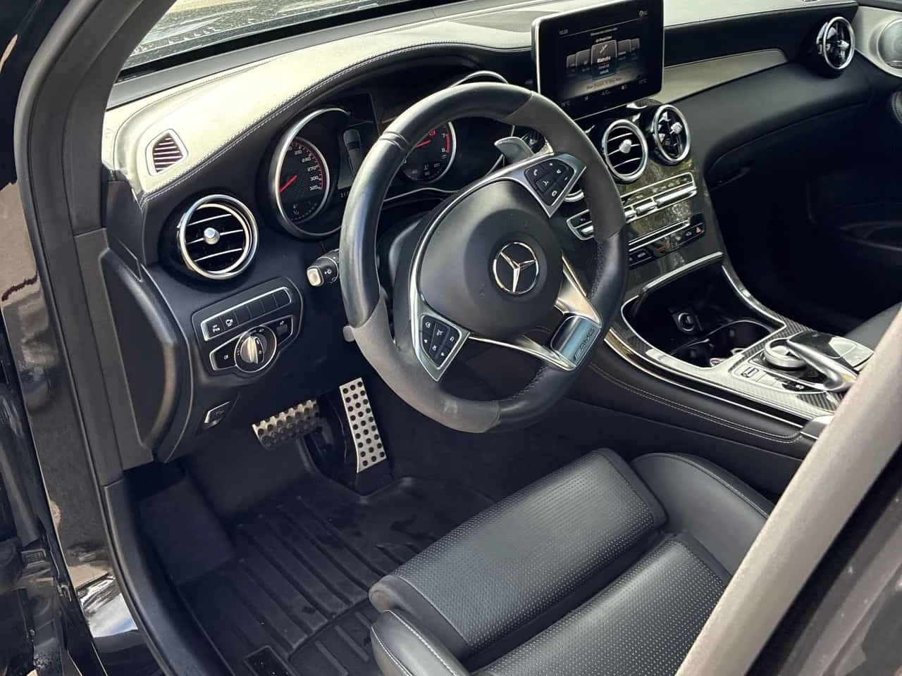 Mercedes-Benz GLC 63 AMG / S / ОТ ПРЕДСТАВИТЕЛСТВО / 360 / ПАНО, снимка 8 - Автомобили и джипове - 56168573