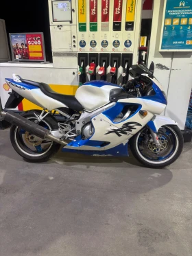 Honda Cbr Нови гуми всичко платено , снимка 1