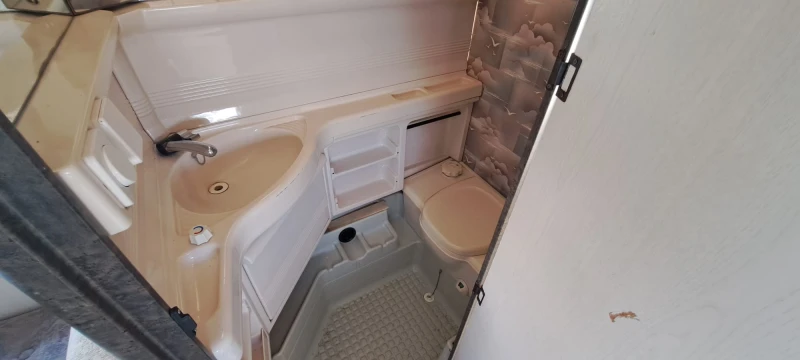 Каравана Hobby 460, снимка 9 - Каравани и кемпери - 52081125