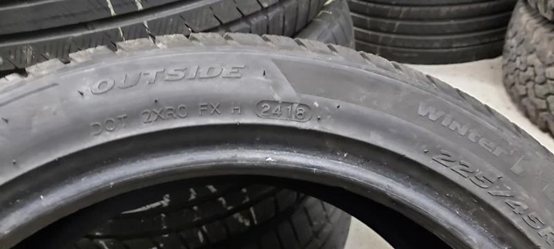 Гуми Зимни 225/45R18, снимка 6 - Гуми и джанти - 35606670