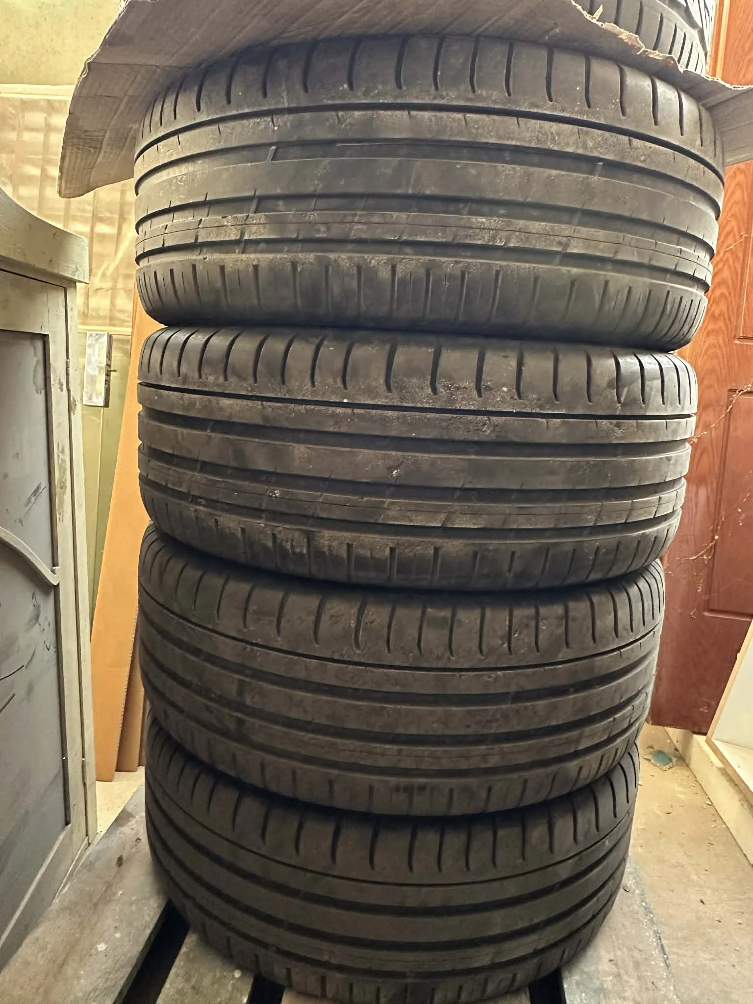 Гуми с джанти Nokian 255/40R21, снимка 2 - Гуми и джанти - 53757130