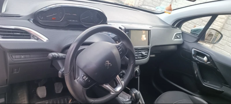 Peugeot 208, снимка 4 - Автомобили и джипове - 52541800