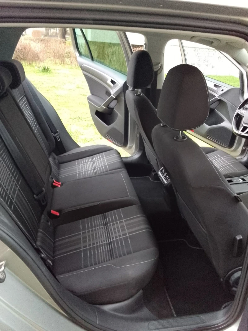 VW Golf 1.6TDI Атоматик 100хил км, снимка 13 - Автомобили и джипове - 53569910
