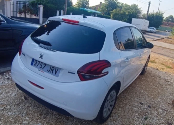 Peugeot 208  - изображение 5