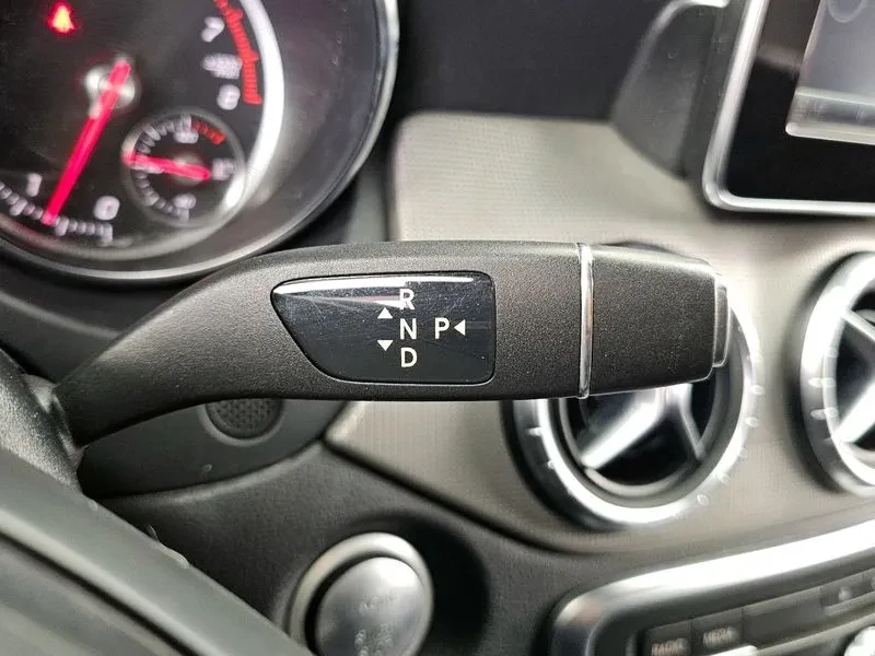 Mercedes-Benz CLA 2.5, снимка 9 - Автомобили и джипове - 54288359