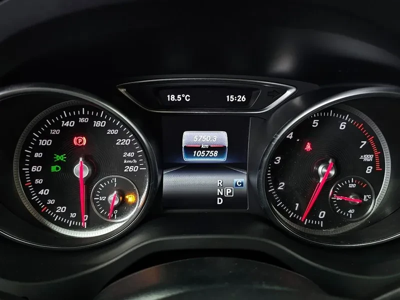 Mercedes-Benz CLA 2.5, снимка 8 - Автомобили и джипове - 54288359