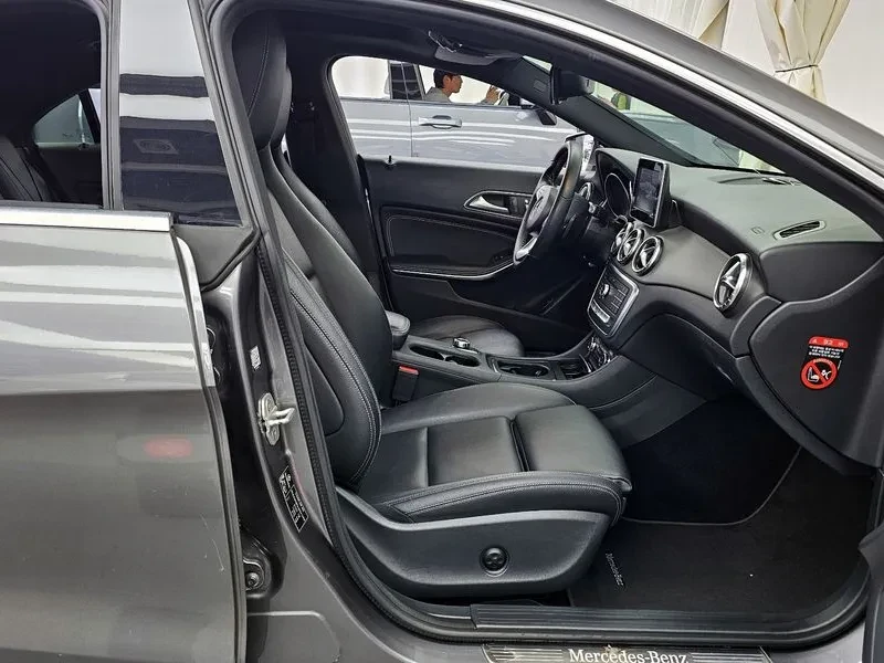 Mercedes-Benz CLA 2.5, снимка 11 - Автомобили и джипове - 54288359