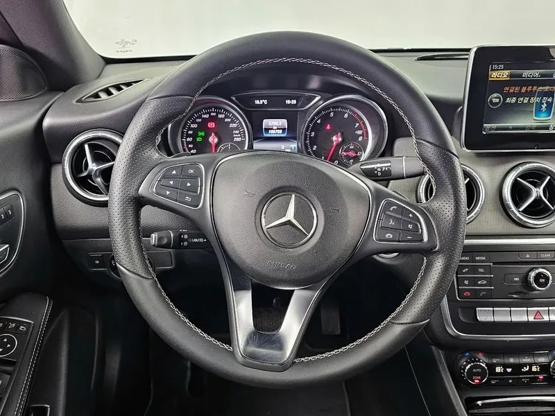 Mercedes-Benz CLA 2.5, снимка 13 - Автомобили и джипове - 54288359