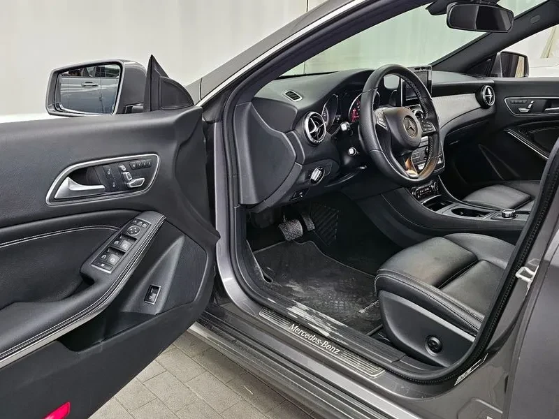 Mercedes-Benz CLA 2.5, снимка 10 - Автомобили и джипове - 54288359