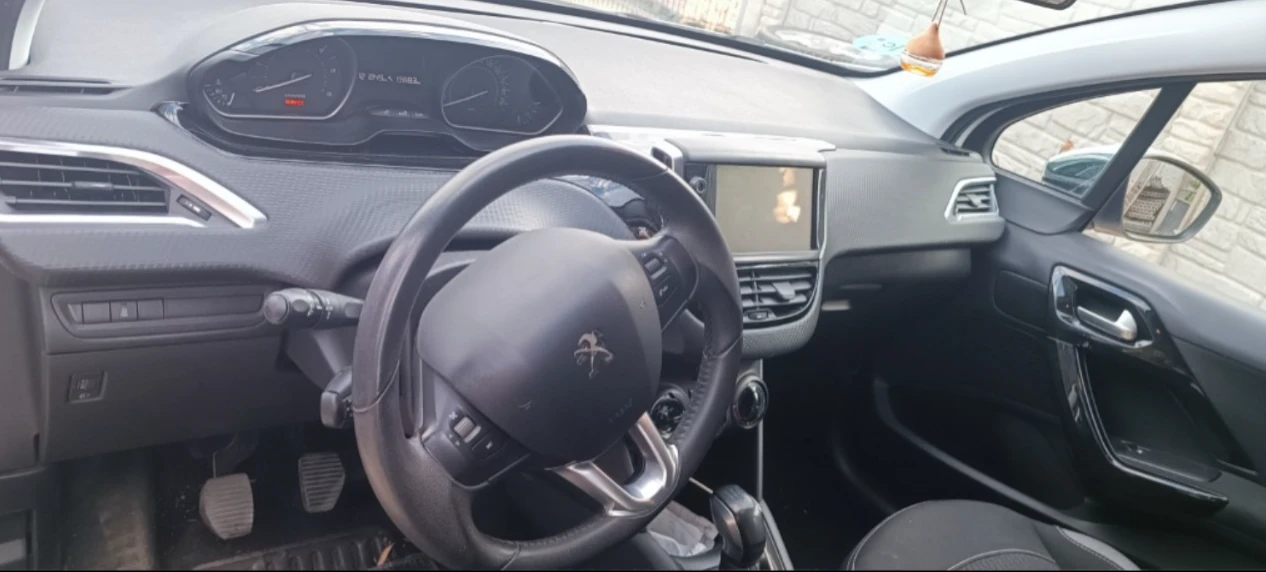 Peugeot 208  - изображение 4