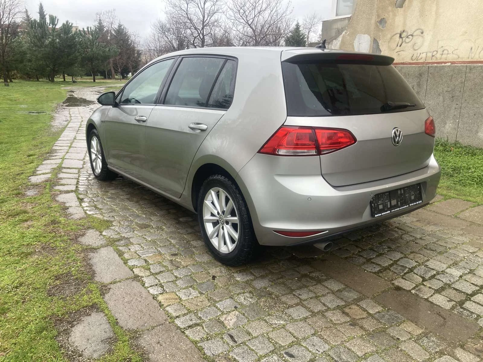 VW Golf 1.6TDI Атоматик 100хил км - изображение 4