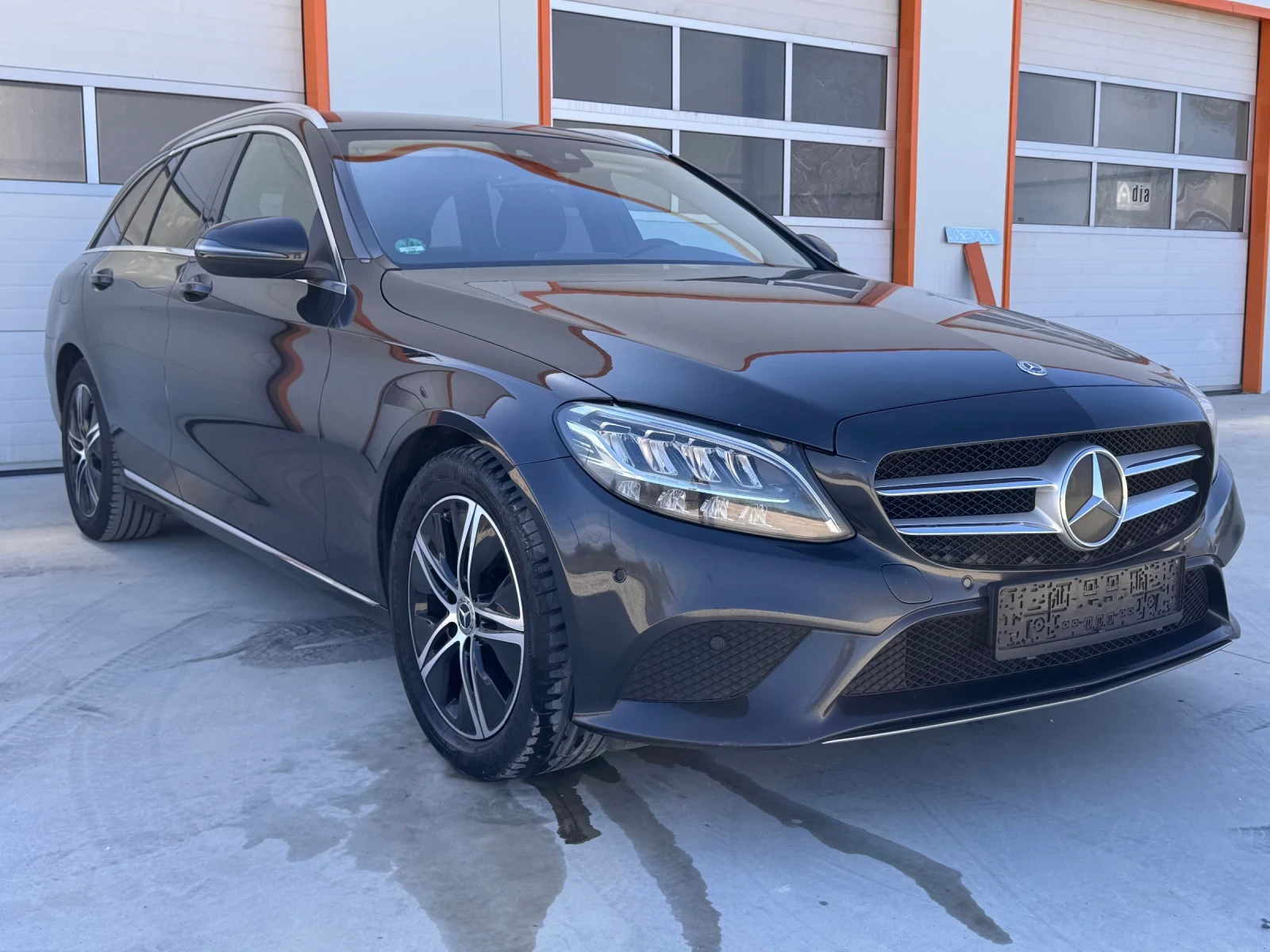 Mercedes-Benz C 220 d 194HP/9G/LED/NAVI/DSTR/CAMERA/KEYLESS, снимка 3 - Автомобили и джипове - 53800204