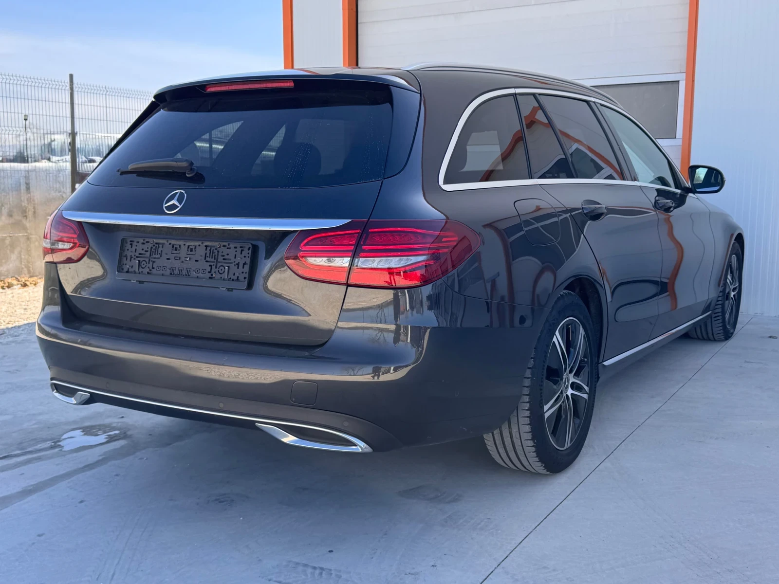 Mercedes-Benz C 220 d 194HP/9G/LED/NAVI/DSTR/CAMERA/KEYLESS, снимка 6 - Автомобили и джипове - 53800204