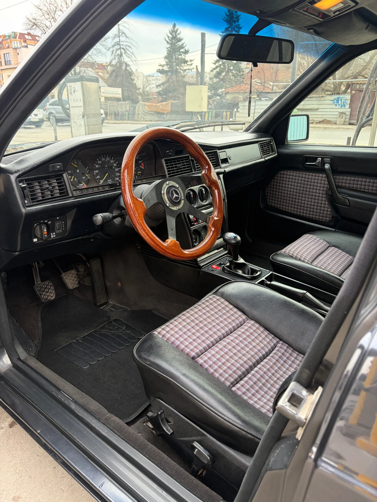 Mercedes-Benz 190 2.6, снимка 9 - Автомобили и джипове - 53943218