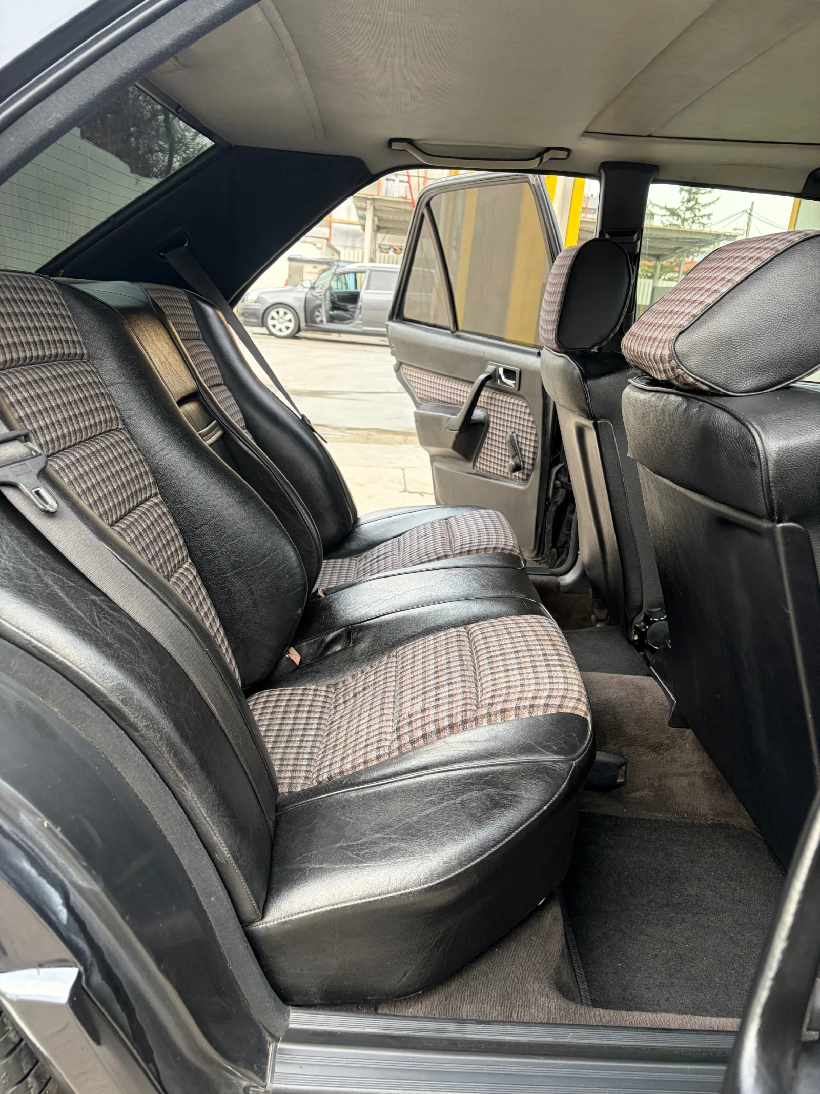 Mercedes-Benz 190 2.6, снимка 13 - Автомобили и джипове - 53943218