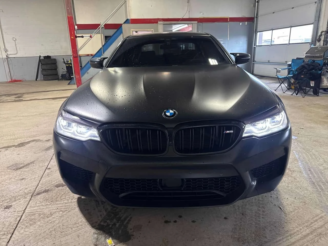 BMW M5 | DISTRONIC| HUD| HAR/KAR| 360| ОБДУХВАНЕ| 2 КЛЮЧА, снимка 2 - Автомобили и джипове - 54446204