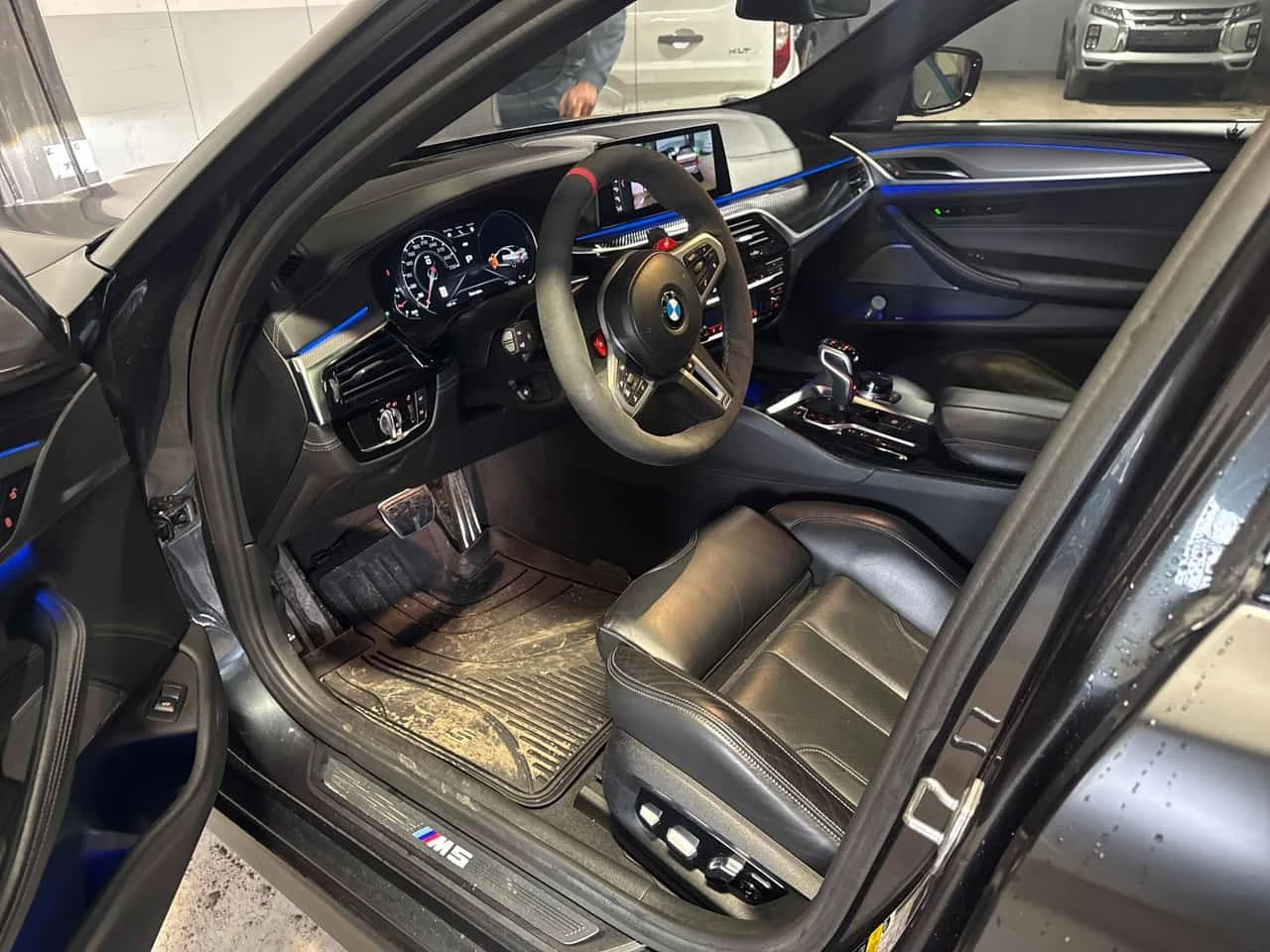 BMW M5 | DISTRONIC| HUD| HAR/KAR| 360| ОБДУХВАНЕ| 2 КЛЮЧА, снимка 7 - Автомобили и джипове - 54446204