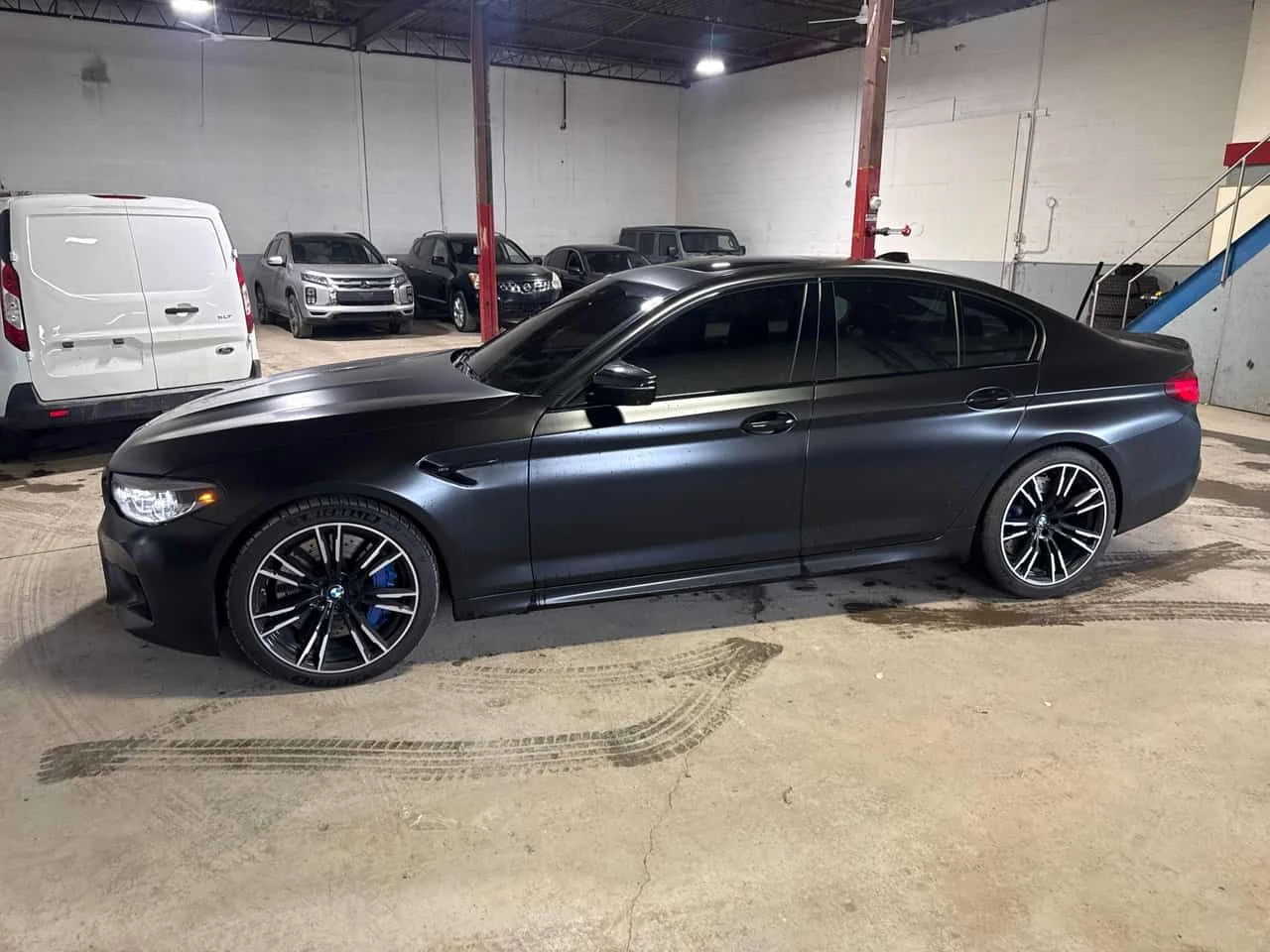 BMW M5 | DISTRONIC| HUD| HAR/KAR| 360| ОБДУХВАНЕ| 2 КЛЮЧА, снимка 4 - Автомобили и джипове - 54446204